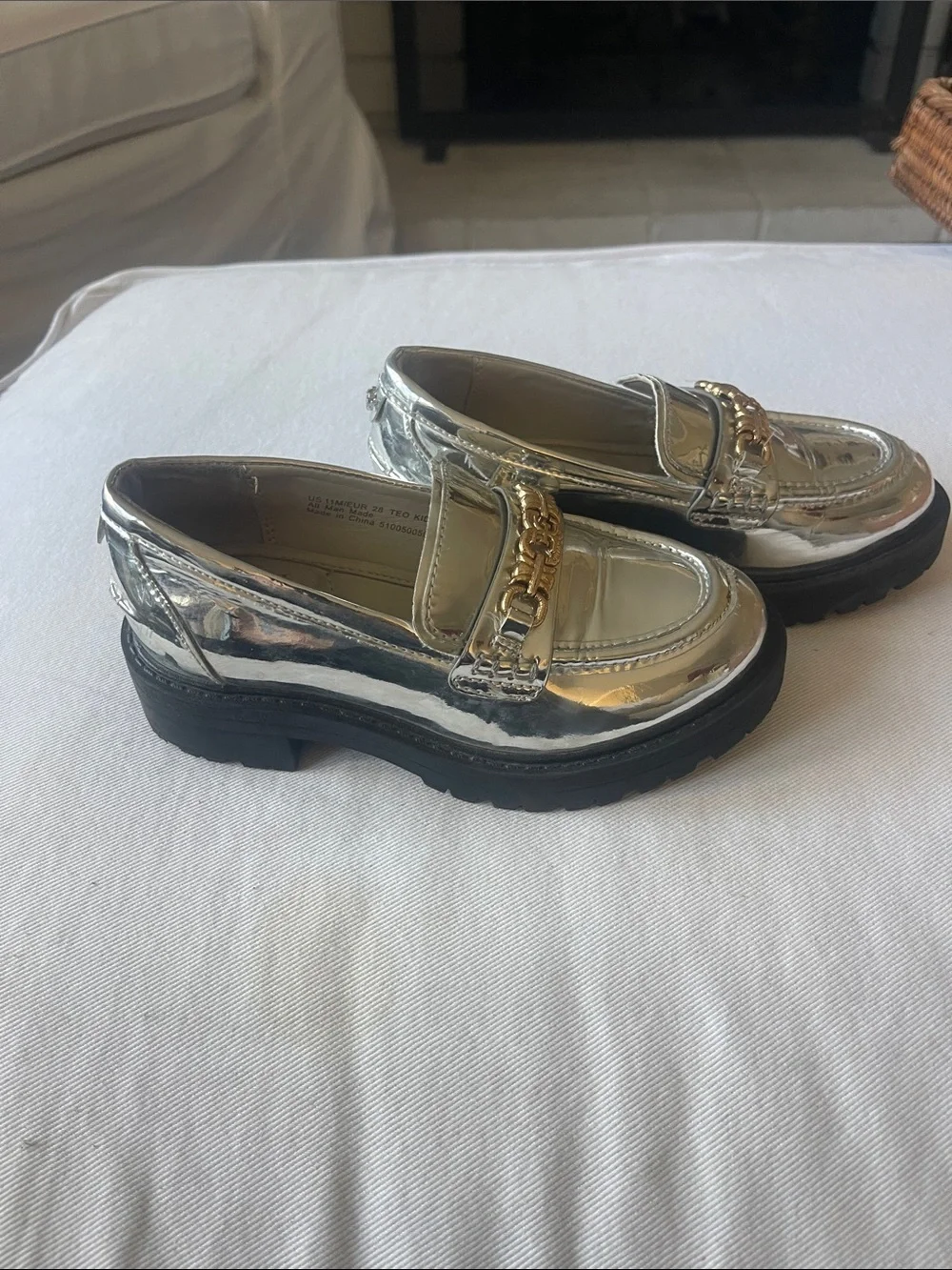 SAM EDELMAN NEW YORK Girls Size 11 Metallic Silver Loafer  w/ Gold Chain Detail